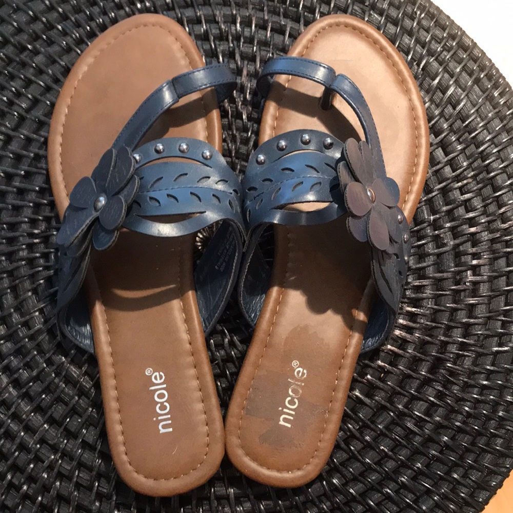 NWOT NICOLE Navy Sz8.5W Thong SANDALS